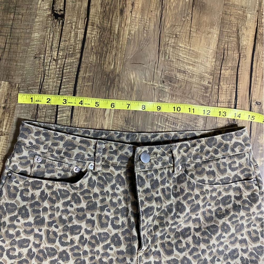 Le Lis Leopard Print Straight Leg Jeans in Beige and Black - Picture 4 of 6